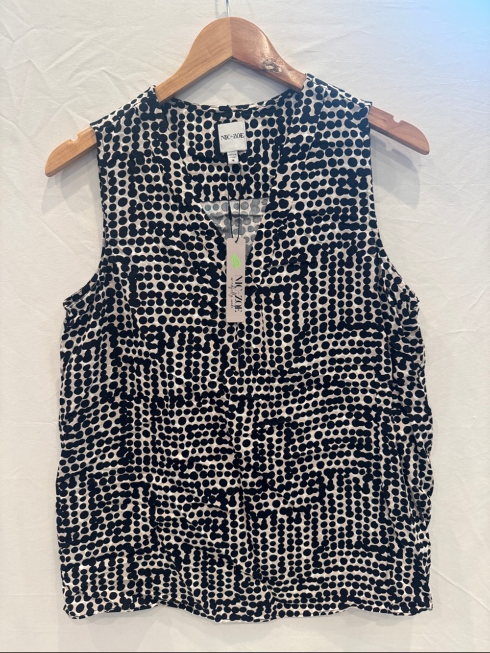 NWT Nic+Zoe Black & White Dot Print Sleeveless Top, Size Medium